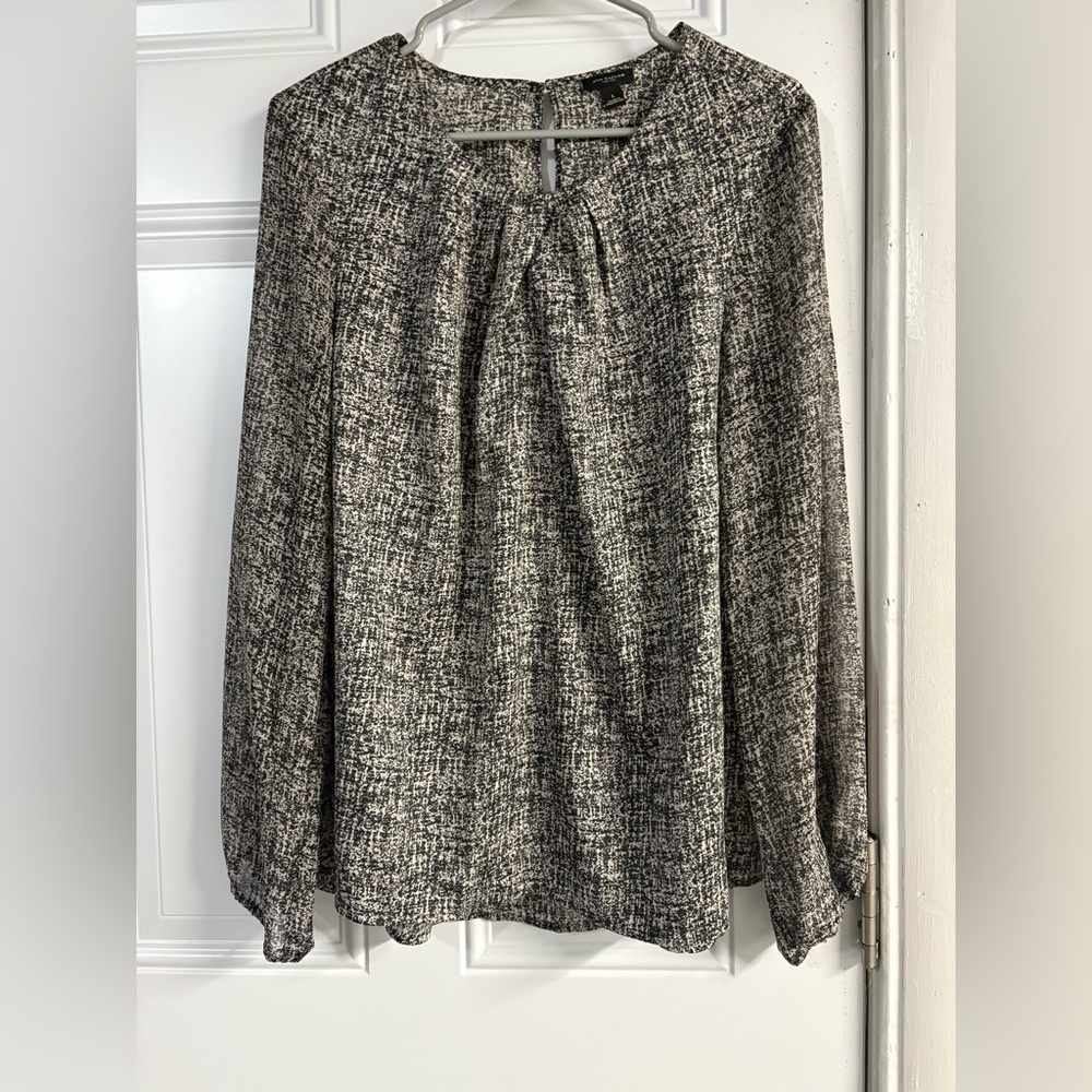 Ann Taylor Black and White Blouse✨